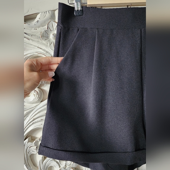 Black tailored trouser shorts - Picture 4 of 16